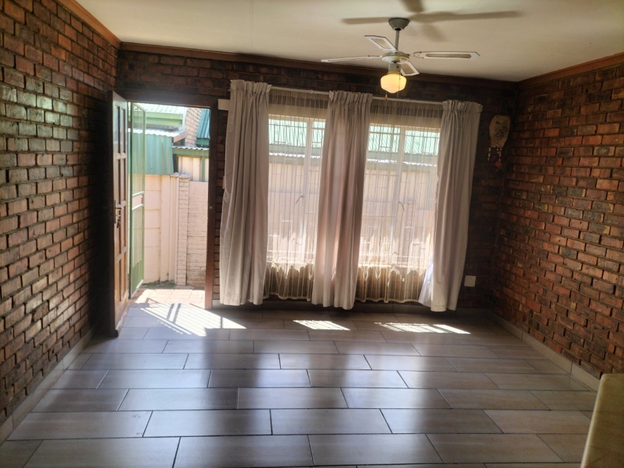 2 Bedroom Property for Sale in Uitsig Free State